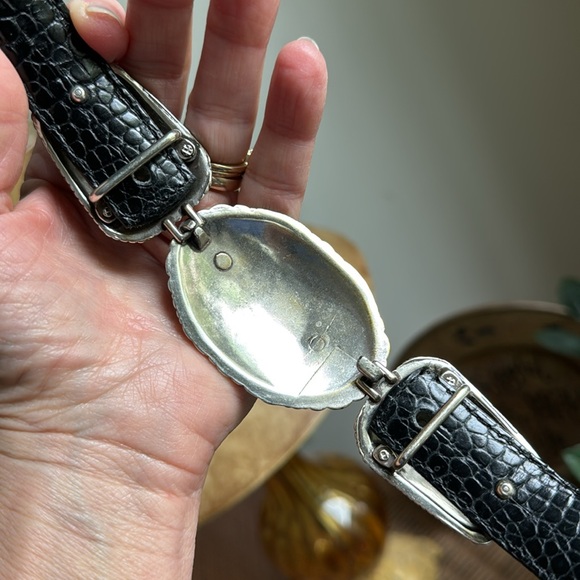 2 belts in 1! - Brighton vintage reversible black/brown belt (small-28”). - Picture 8 of 12